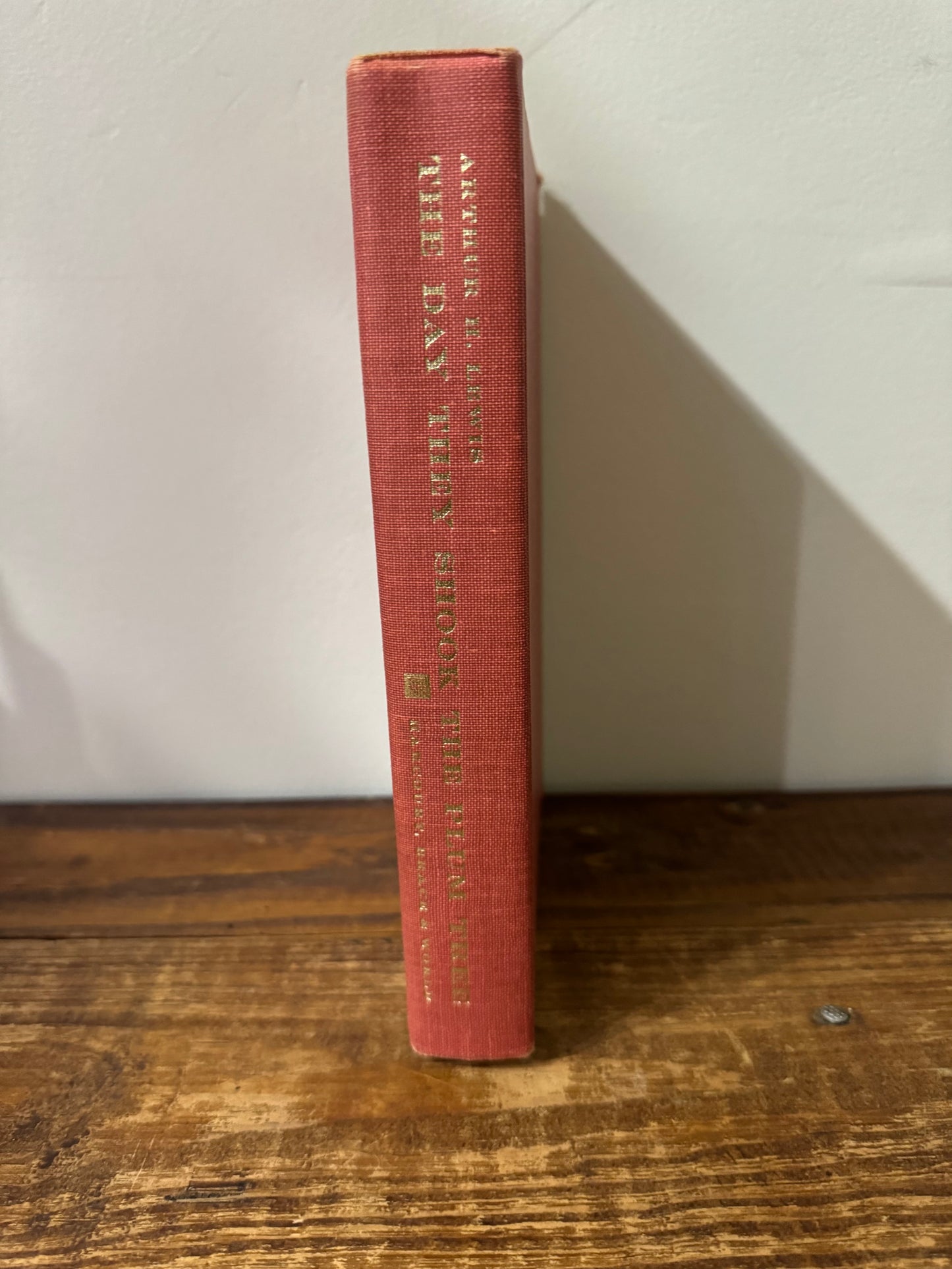 Lewis, Arthur: The Day They Shook the Plum Tree, Vintage 1963 Edition