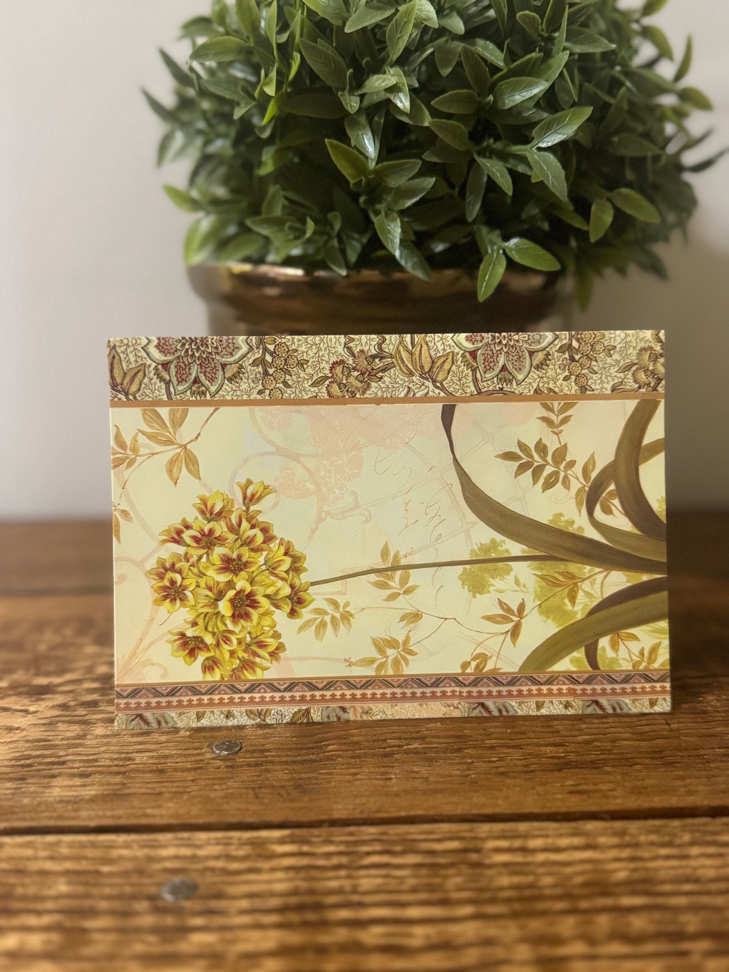 A beautifully designed floral notecard, perfect for personal messages, thank you notes, or special occasions.