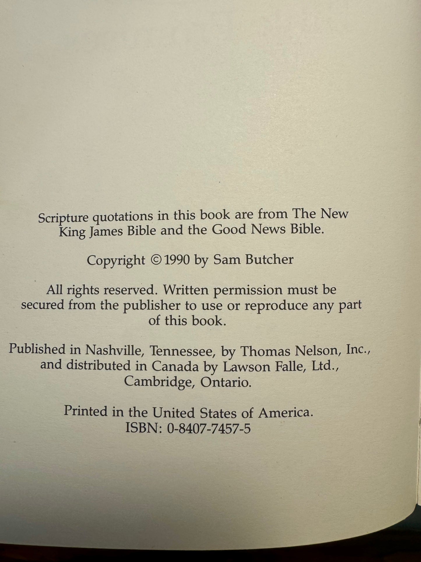 Precious Moments Vintage Bible, 1990, hardback in excellent used condition, featuring charming illustrations.
