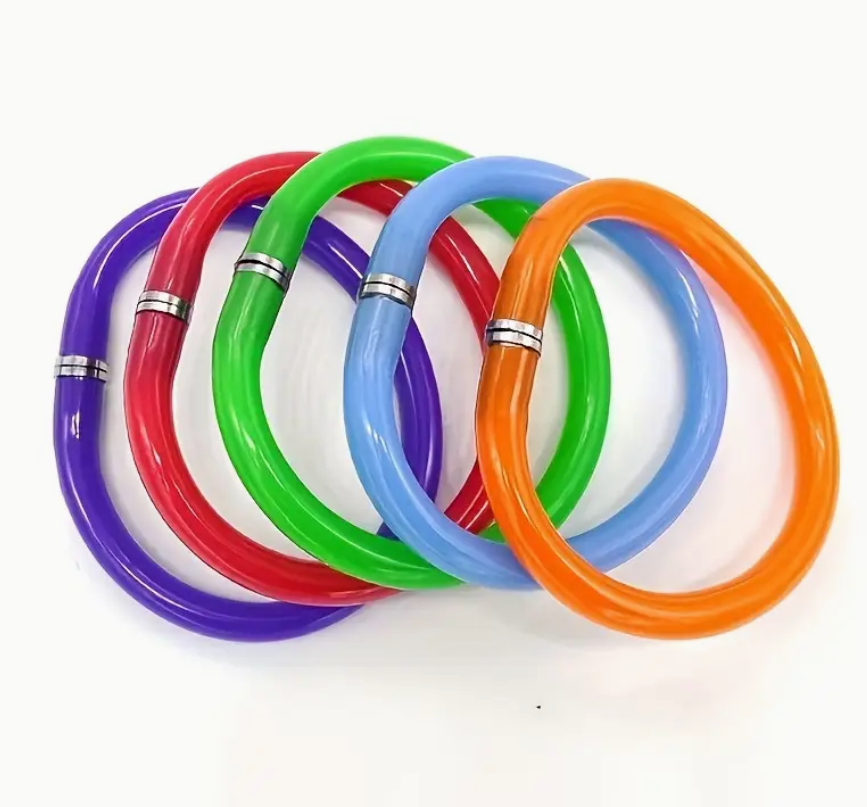 Bright and colorful pen bracelet, wearable and flexible, with colors sent at random for online purchases—fun for kids and creative gifts.