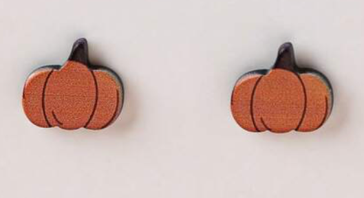 Pumpkin-shaped earrings on a white background