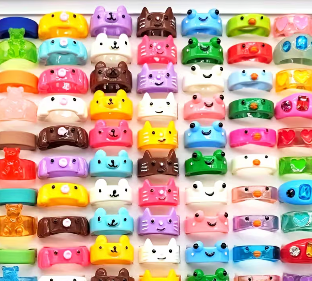 Colorful children’s resin animal rings in assorted random colors and sizes with cute kawaii animal faces including frogs, cats, and bears