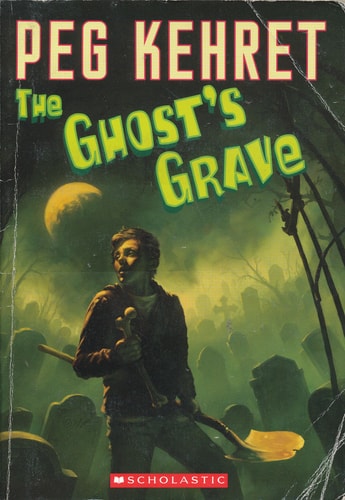 Book cover of 'The Ghost's Grave' by Peg Kehret with a zombie holding a shovel in a cemetery.