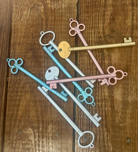 Pens shaped like vintage-style keys, inspired by the magical world of Harry Potter—perfect for fans and fantasy lovers.