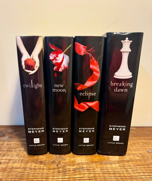 Hardback complete 4-book set of Stephenie Meyers’ Twilight Saga in excellent used condition, featuring Twilight, New Moon, Eclipse, and Breaking Dawn.