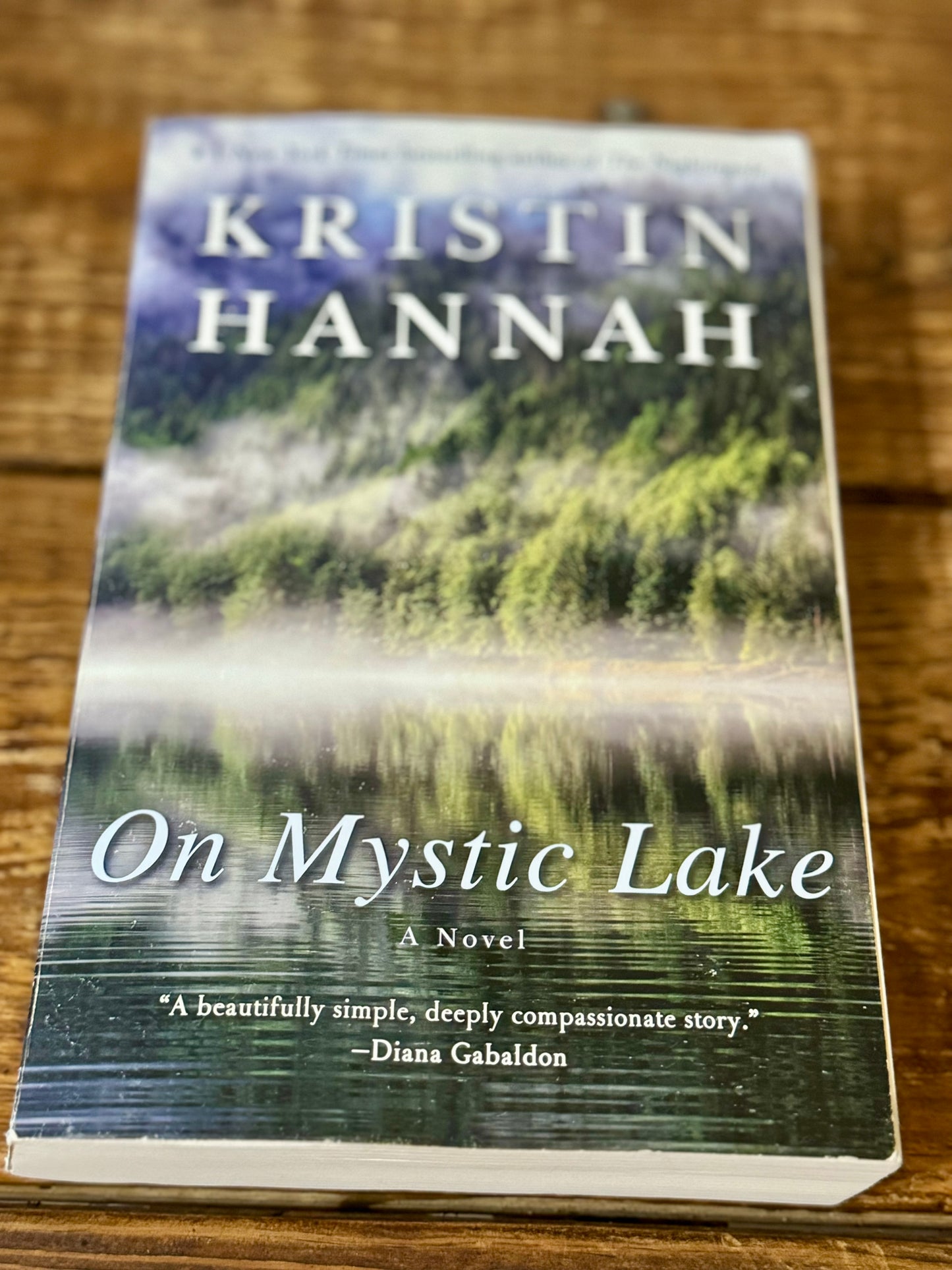 Hannah, Kristin: On Mystic Lake