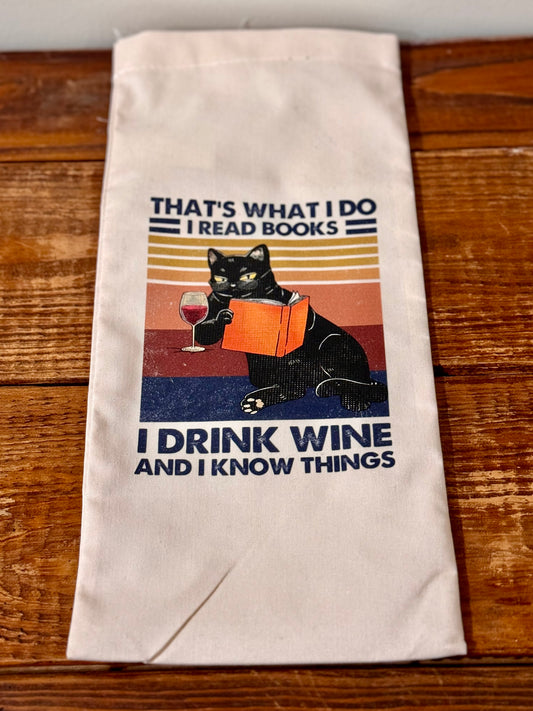 Reusable wine gift bag with the phrase That’s What I Do, I Drink Wine and I Know Things, perfect for wine lovers and gift giving.