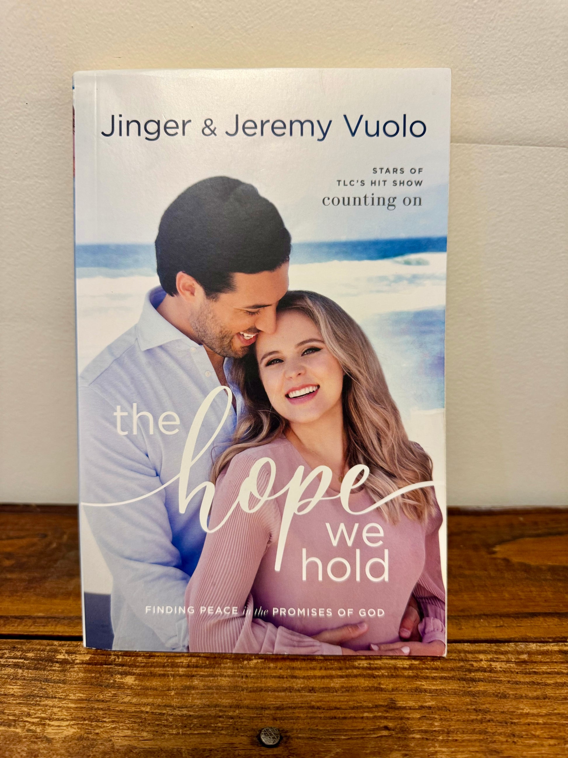 Paperback copy of Jinger and Jeremy Vuolo’s The Hope We Hold in like new condition, an inspirational faith-based memoir.