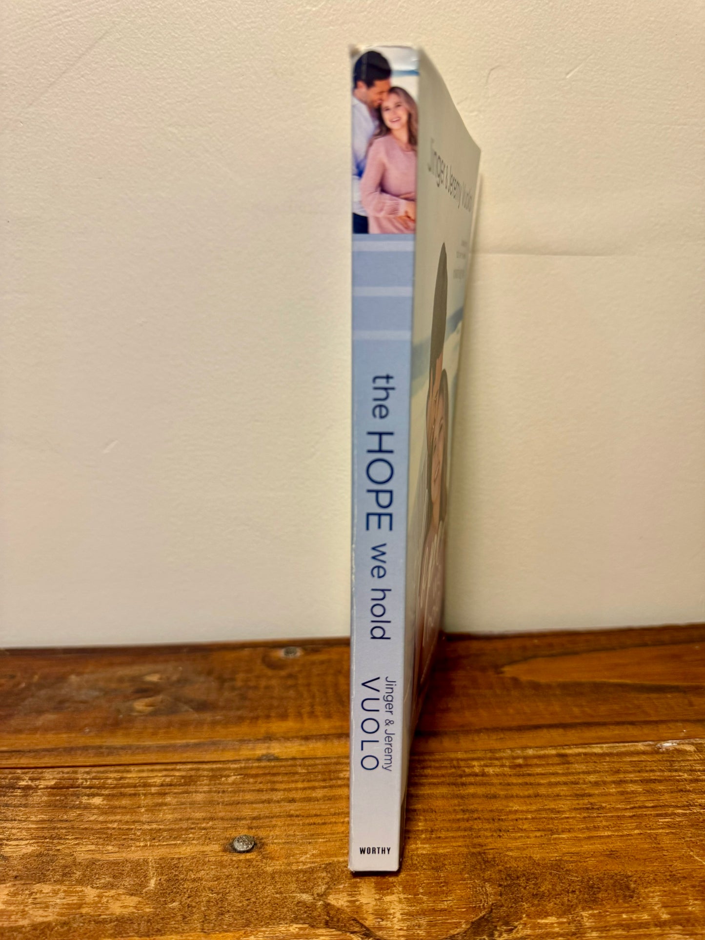 Paperback copy of Jinger and Jeremy Vuolo’s The Hope We Hold in like new condition, an inspirational faith-based memoir.