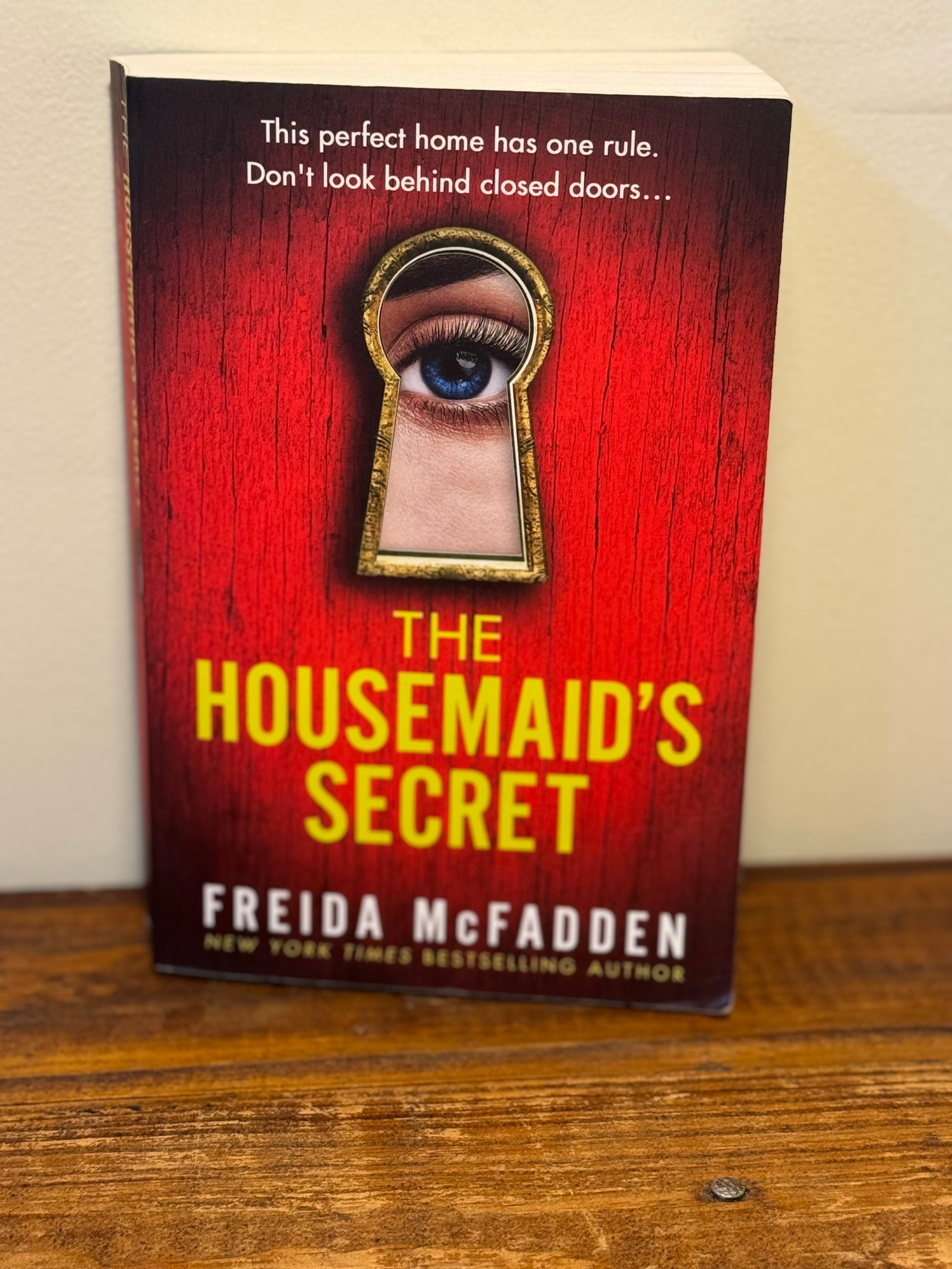 Paperback copy of Freida McFadden’s The Housemaid's Secret in like new condition, a psychological thriller novel.