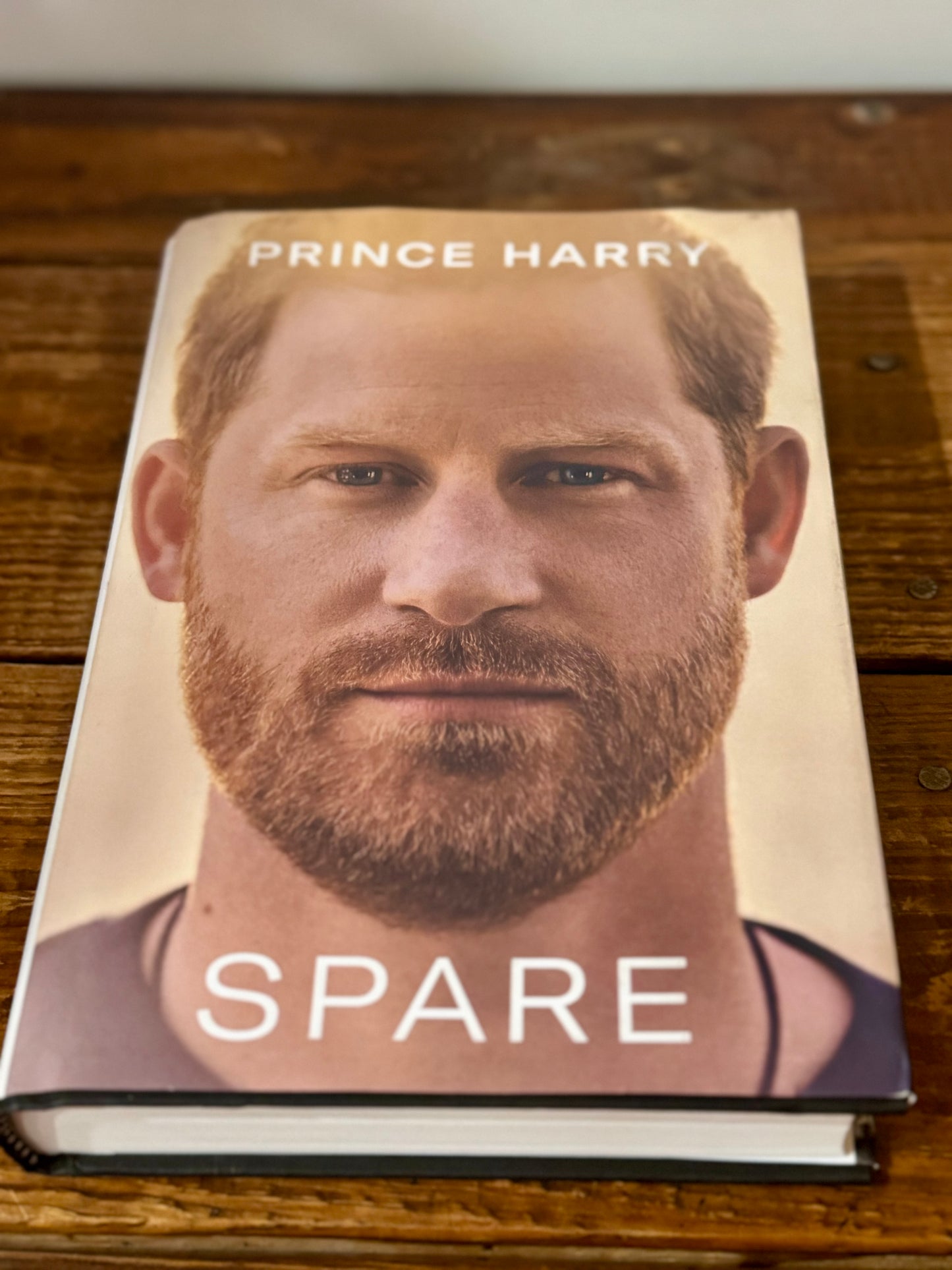 Hardback copy of Spare by Prince Harry Jr., ghostwritten by J.R. Moehringer, in like new condition, a royal memoir.