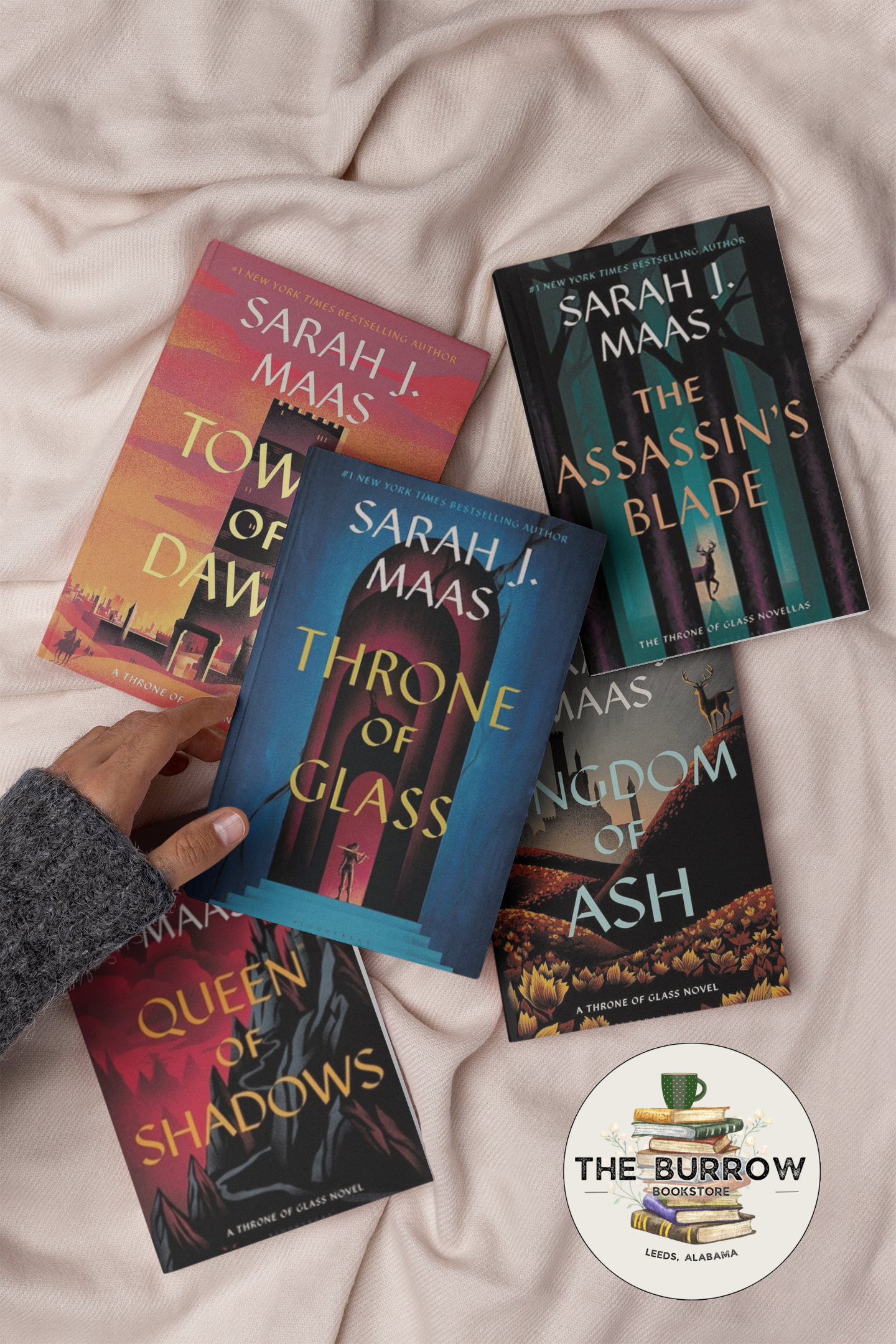 Throne of Glass Book Bundle by Sarah J. Maas (5 Books, Paperback, Excellent Condition)