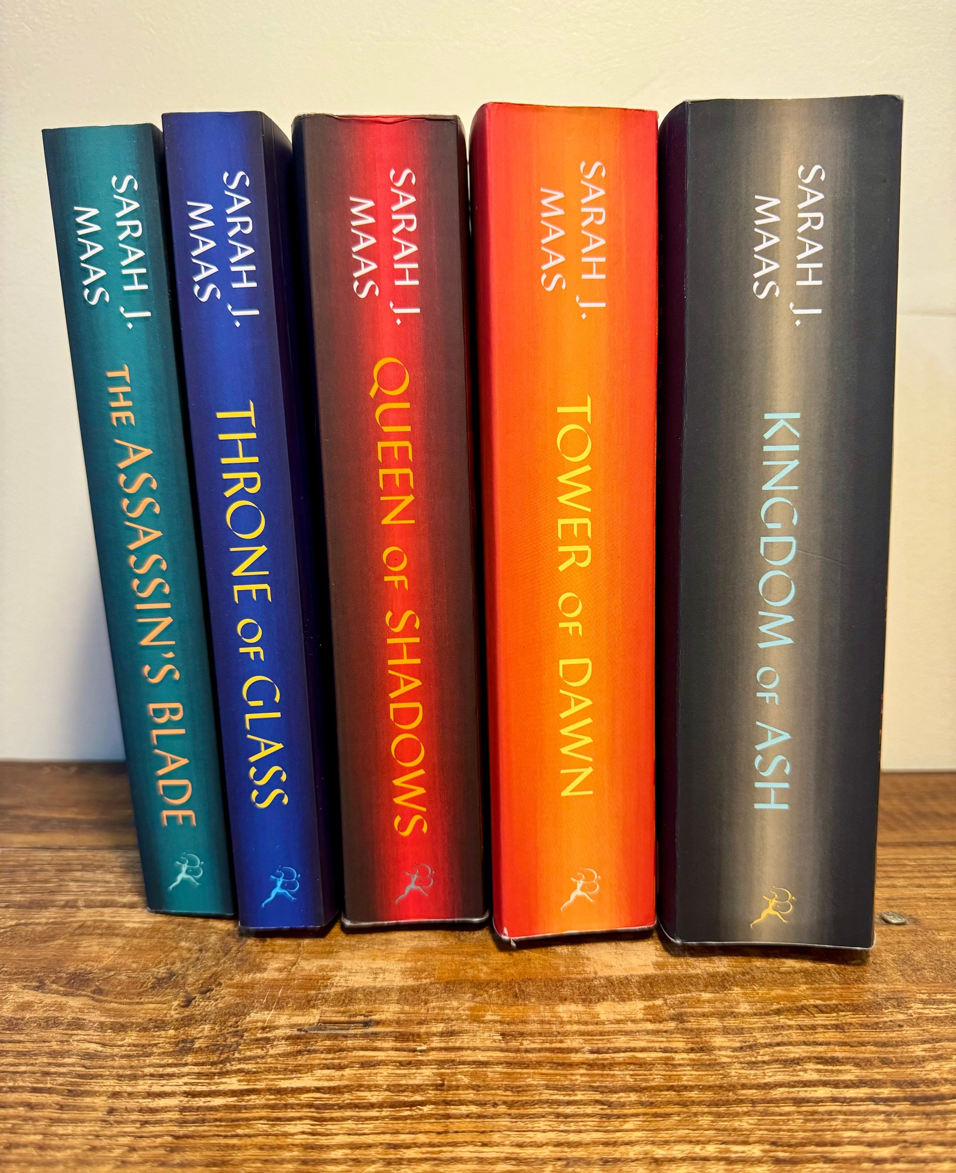 Throne of Glass Book Bundle by Sarah J. Maas (5 Books, Paperback, Excellent Condition)