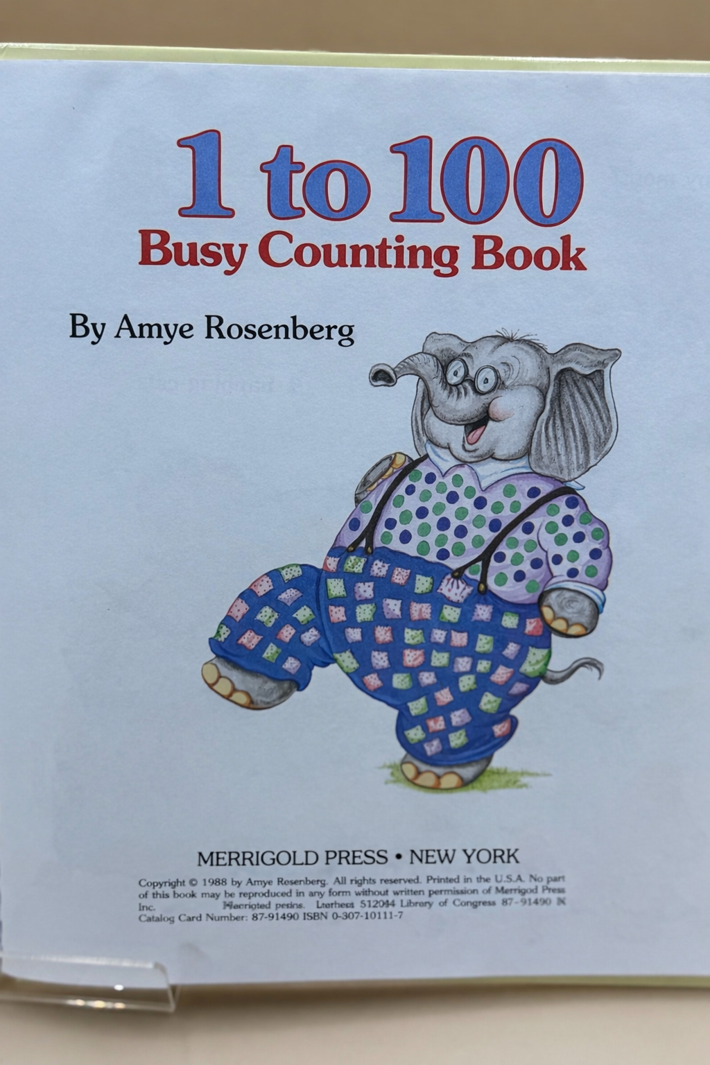 Book cover of '1 to 100 Busy Counting Book' by Amye Rosenberg with a cartoon elephant on a light blue background.